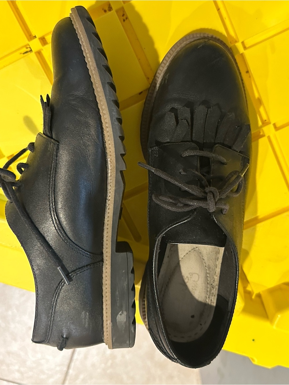 Women’s Black Leather Lace-Up Oxfords
